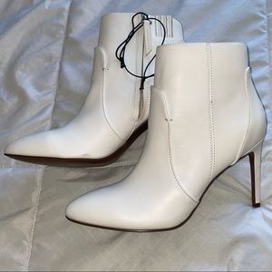 🆕 [who what wear] NWOT White editorial boot